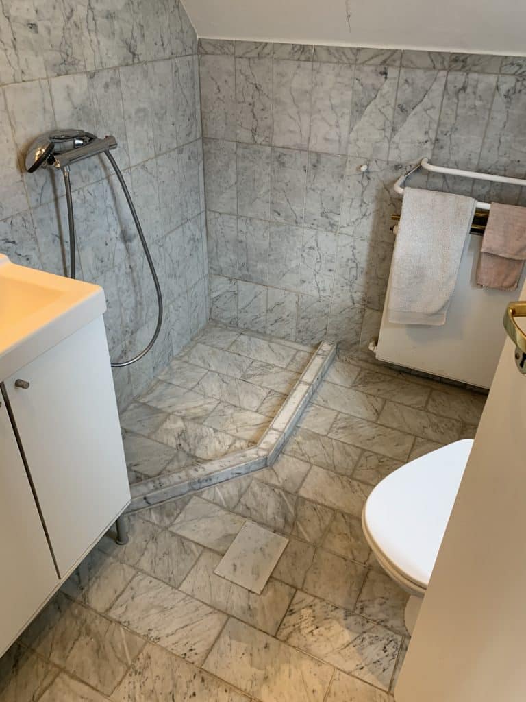 badeværelset før renovering – begyndelsen på et nyt kapitel