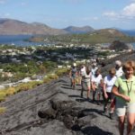 Bestigning av vulcanen på ön Vulcano norr om Sicilien