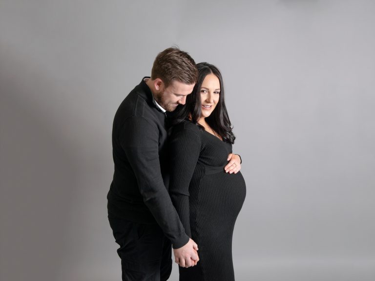 pregnancy photoshoot with partner posing