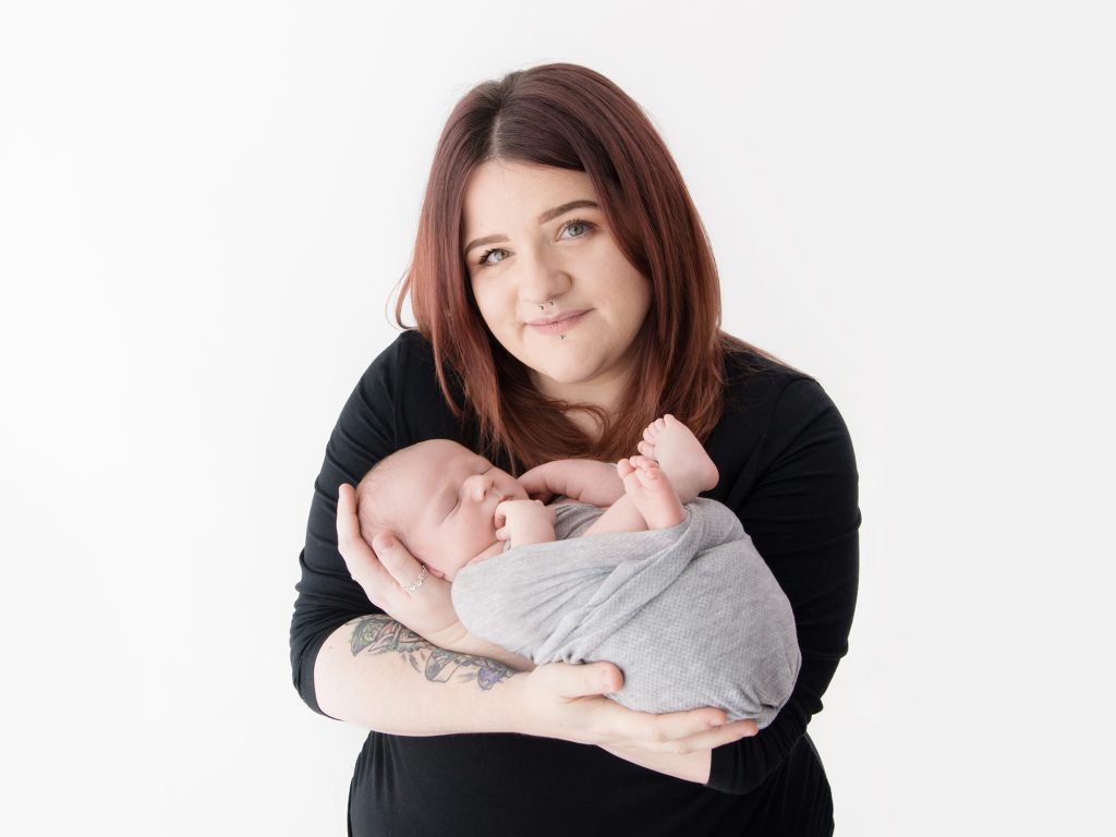 mum with newborn posing newborn photography edinburgh