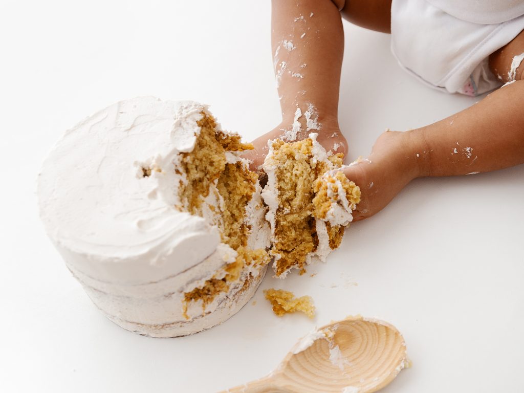 cake smash messy feet in cake