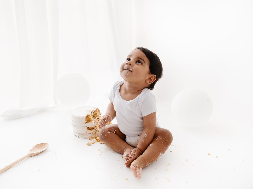 cake smash photoshoot all white studio