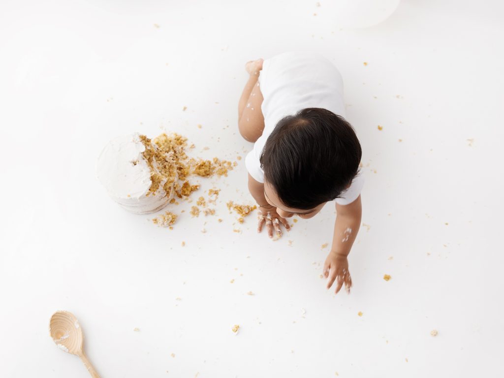 cake smash photoshoot edinburgh all white birthday studio photos