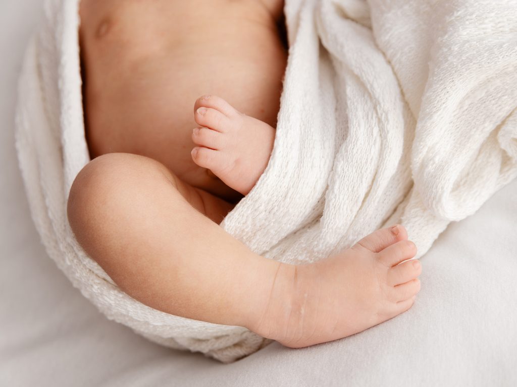 newborn baby photography posing