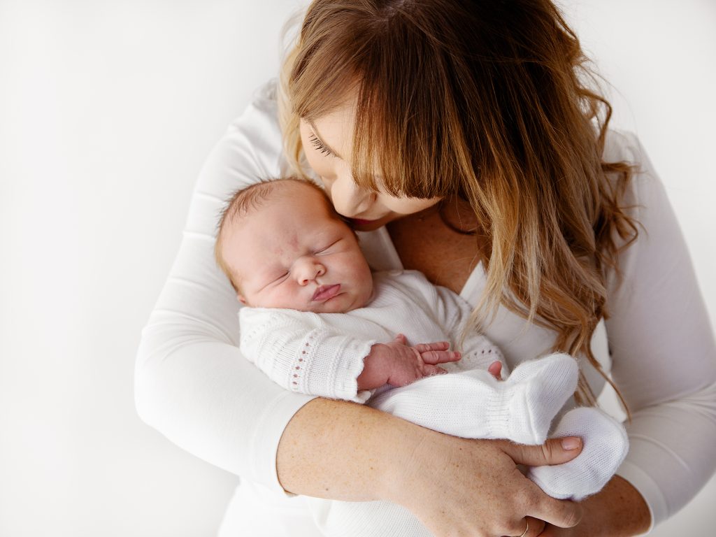 mum and newborn baby photos