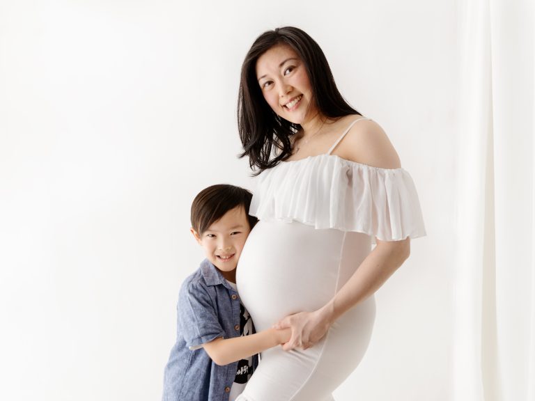 pregnancy photos with family