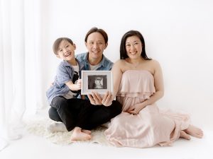 maternity photos edinburgh with family