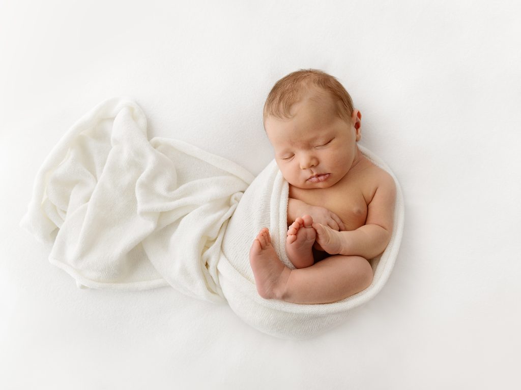 SIMPLE WHITE NEWBORN PHOTOGRAPHY