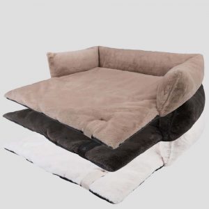 Bescherm je bank tegen vieze pootjes met de nuzzle sofa bed van district70. Verkrijgbaar in drie kleuren.