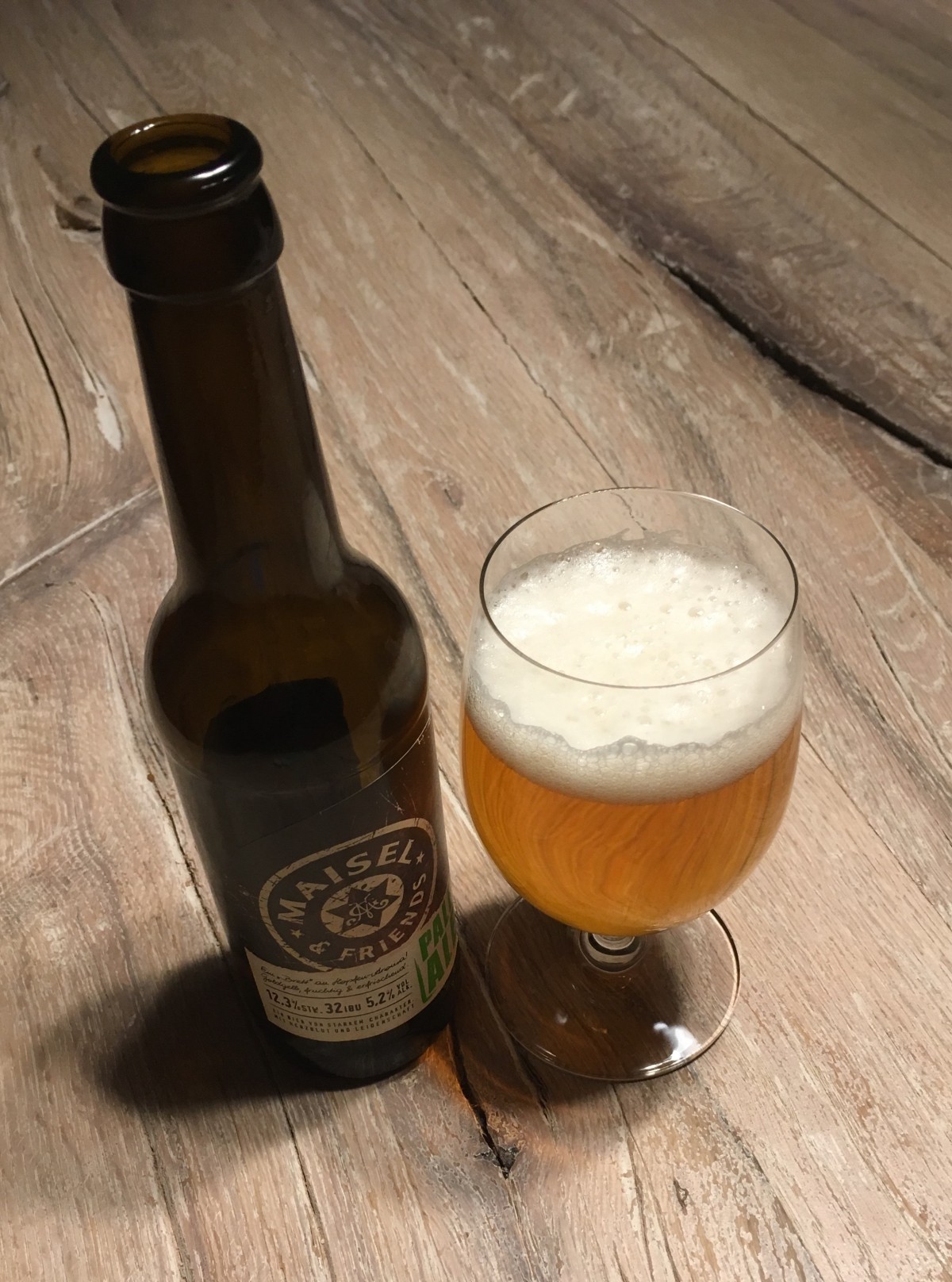 Maisel & Friends Pale Ale im Glas und in der Flasche