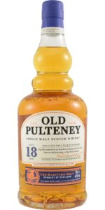 Eine Flasche Old Pulteney 18 Jahre. Die Flaschenform erinnert an eine Pot Still.