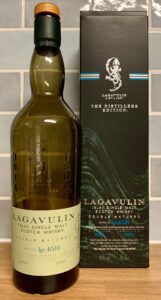 Eine Flasche Lagavulin Distillers Edition aus dem Jahr 2021