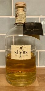 Eine Flasche Slyrs Bavarian Single Malt 2009