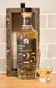 Eine Flasche Mortlach 1997 "Supper Club" von Wemyss Malts