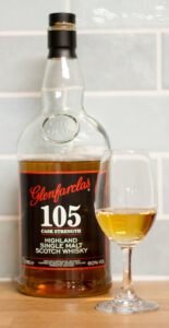 Eine Flasche Glenfarclas 105 aus dem Jahr 2021