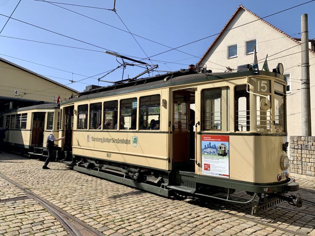 Bahn am Depot, kurz vor Abfahrt