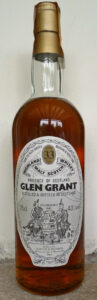 Eine Flasche Glen Grant 33-year-old von Gordon & Macphail