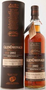 Eine von zahlreichen Einzelfassabfüllungen, die wir Glendronach zu verdanken haben. Umverpackung, Etiketten und Label sind dabei stets braun gehalten.