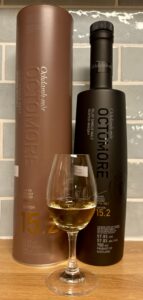 Eine Flasche Octomore 15.2