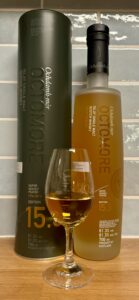 Eine Flasche Octomore 15.3