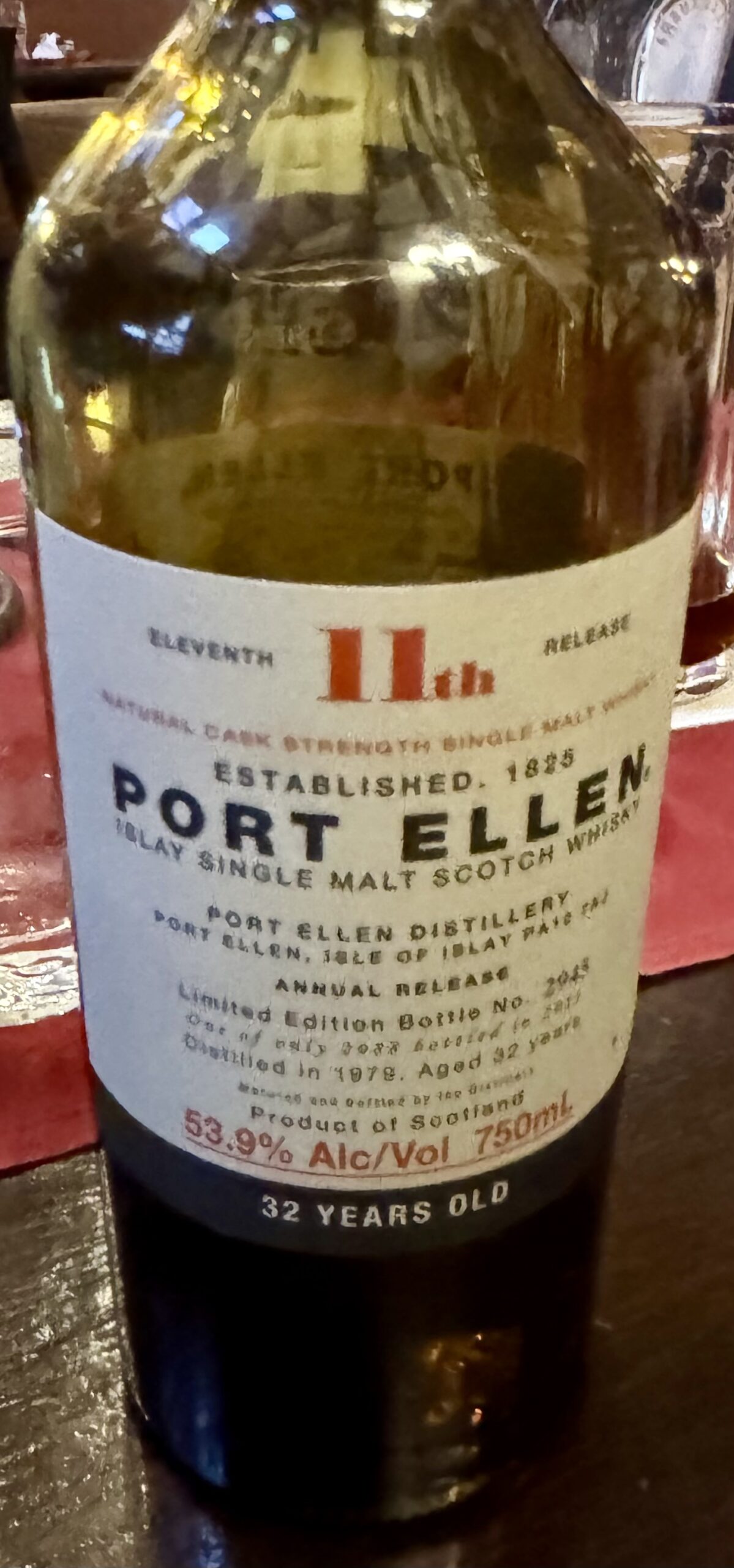 Eine Flasche Port Ellen 11th Edition