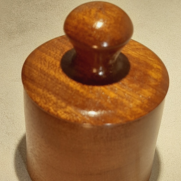 Handcrafted sepele ring box