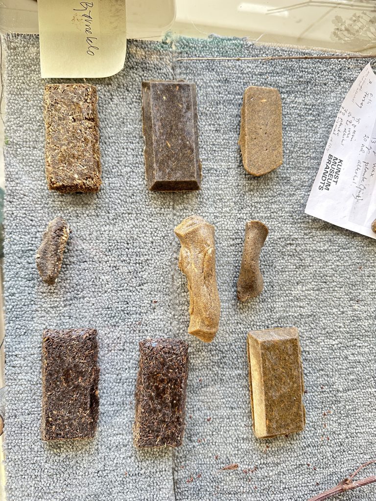 Billede af blokke med materiale.