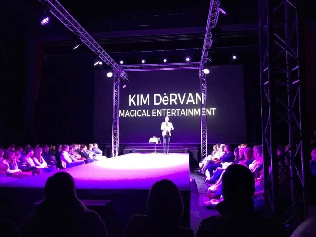 event host presentator goochelaar kim dervan