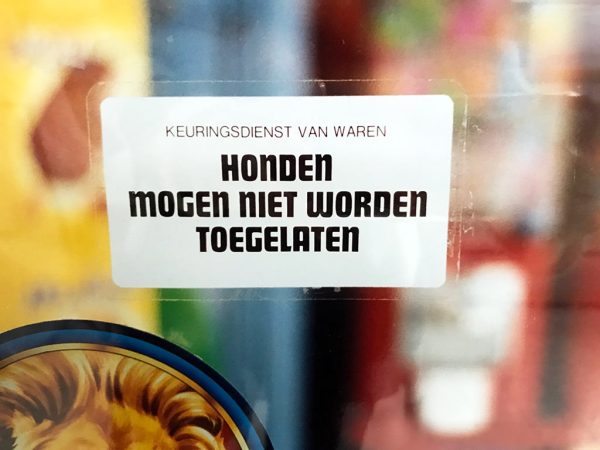 Kim Engelen, Detail-shot, Dog Friendly Environment, 178x121,4x5 cm, 1998