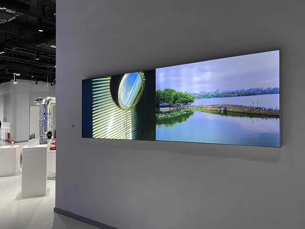 Sun-Penetrations and Empathetic Walking Panel light-box installations at Pengyang Art Space and Roc Sun Art Space, Shanghai, 2021