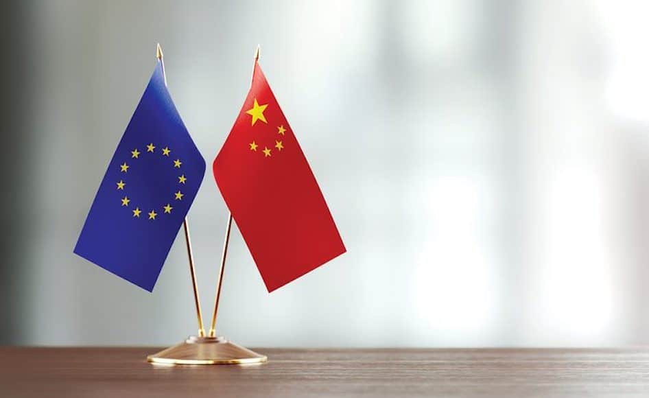 Kina och EU:s flagga tillsammans
