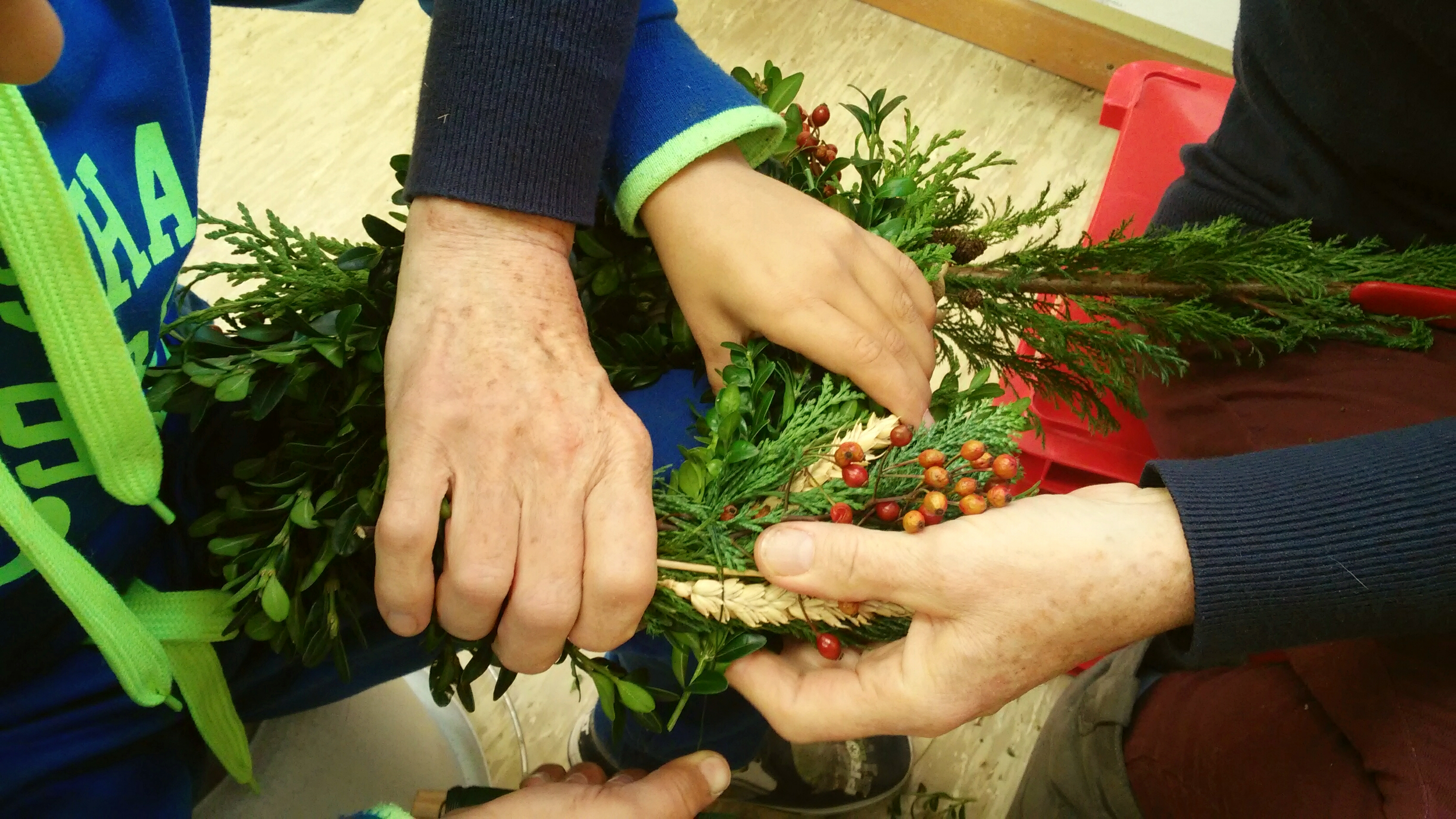 Kinderhort "Bunte Kleckse" Raisting - Kränze binden