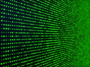 Panel de comunicaciones de datos representados con cientos de puntos verdes brillantes sobre fondo negro. Lavado de Cara - Kiribil Semilla