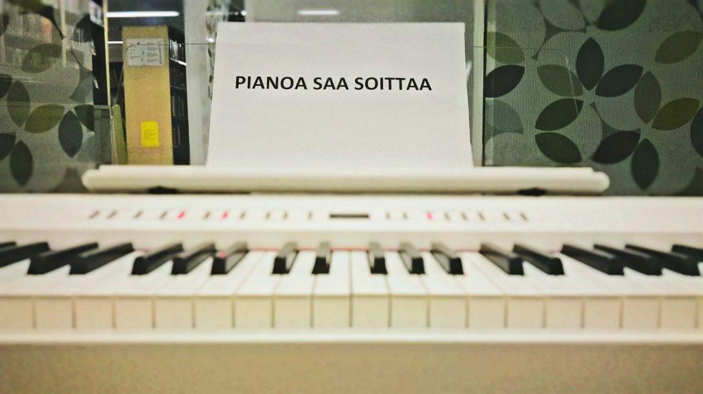 pianoa saa soittaa