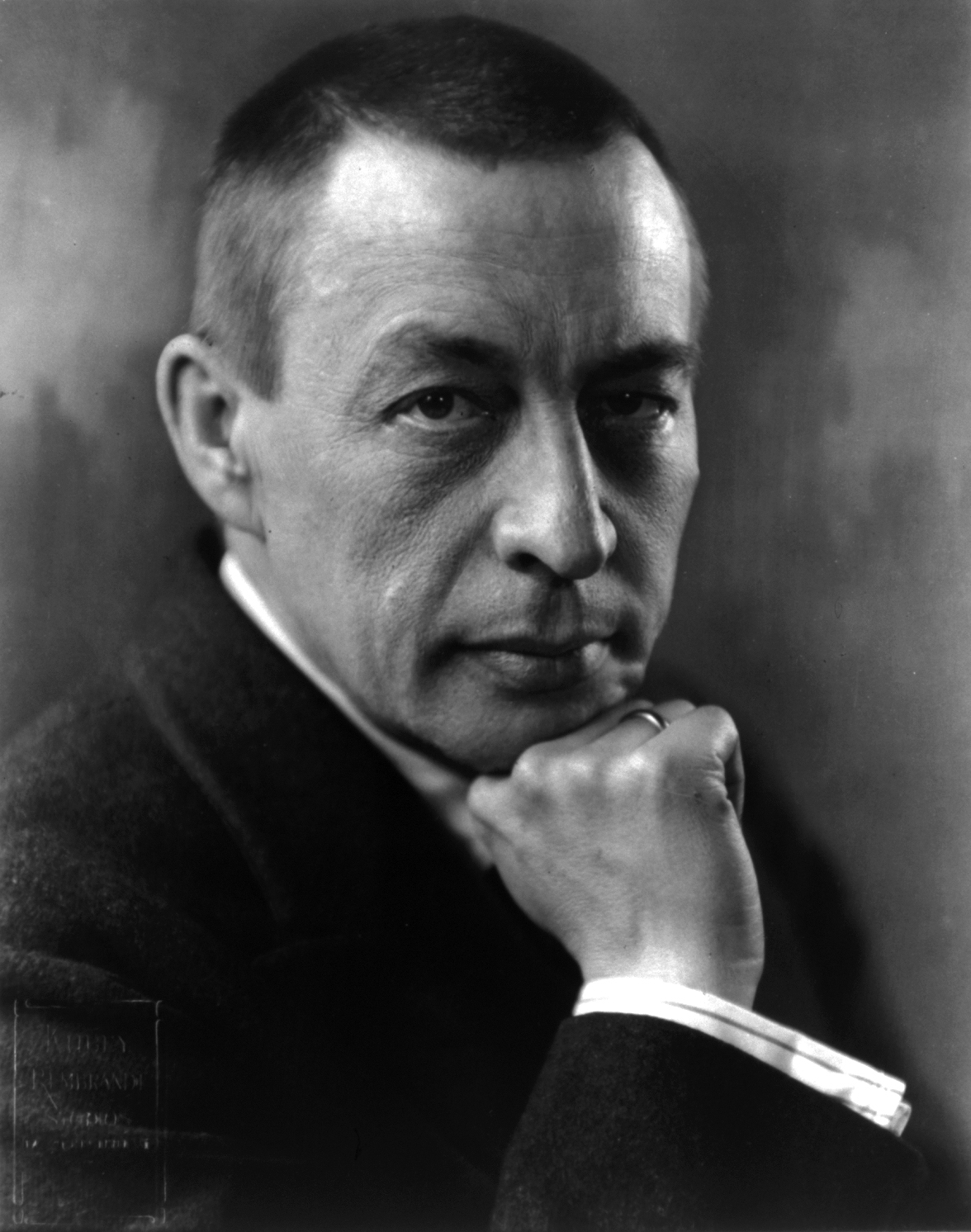 https://usercontent.one/wp/kksonorus.se/wp-content/uploads/2018/01/Sergei_Rachmaninoff_cph.3a40575.jpg