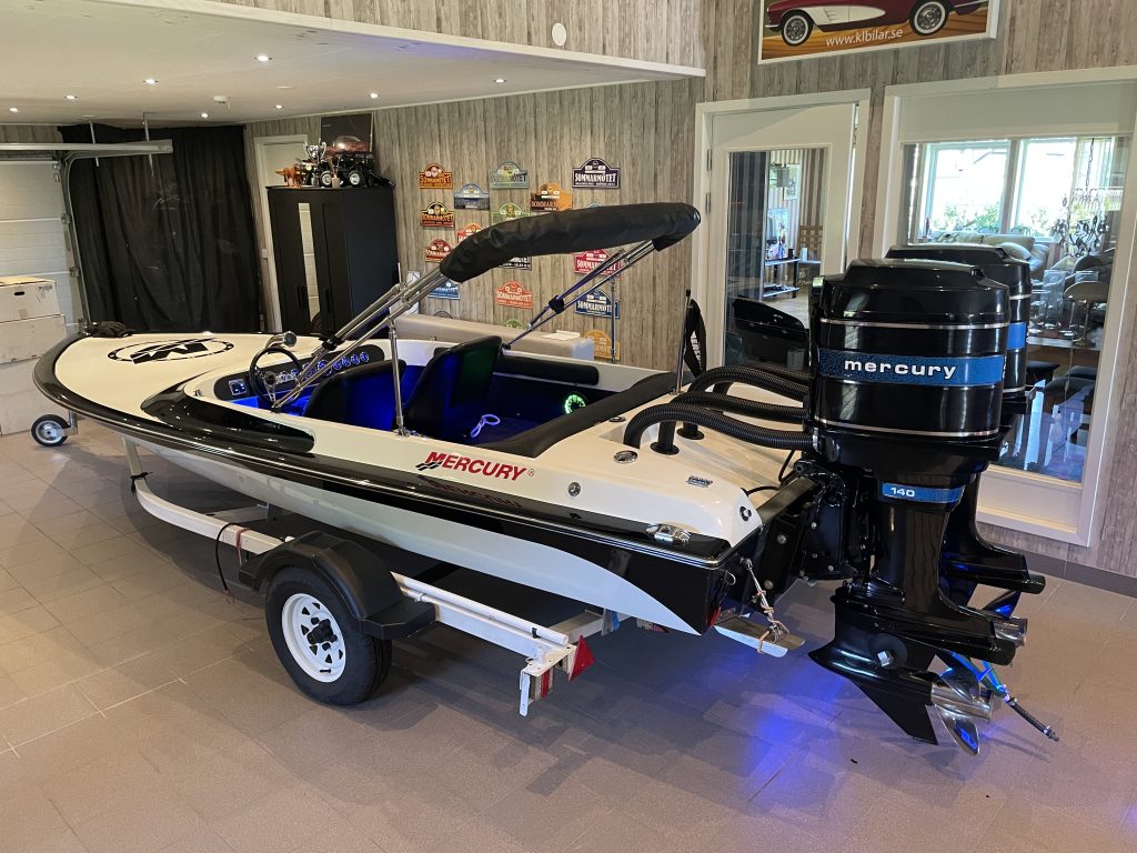 Skiboat Twinn Mercury