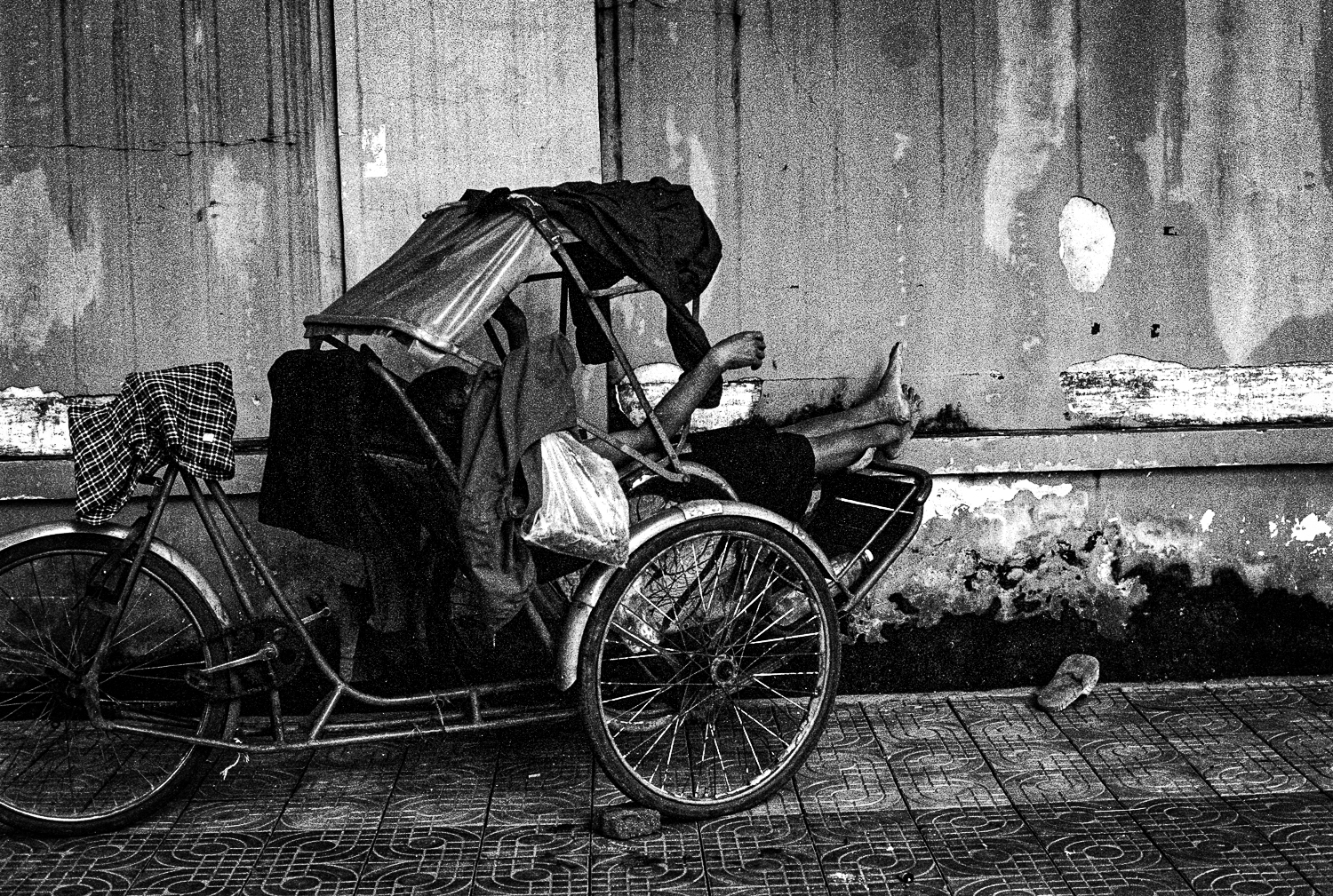 Cyclo driver break in Phnom Penh 2023