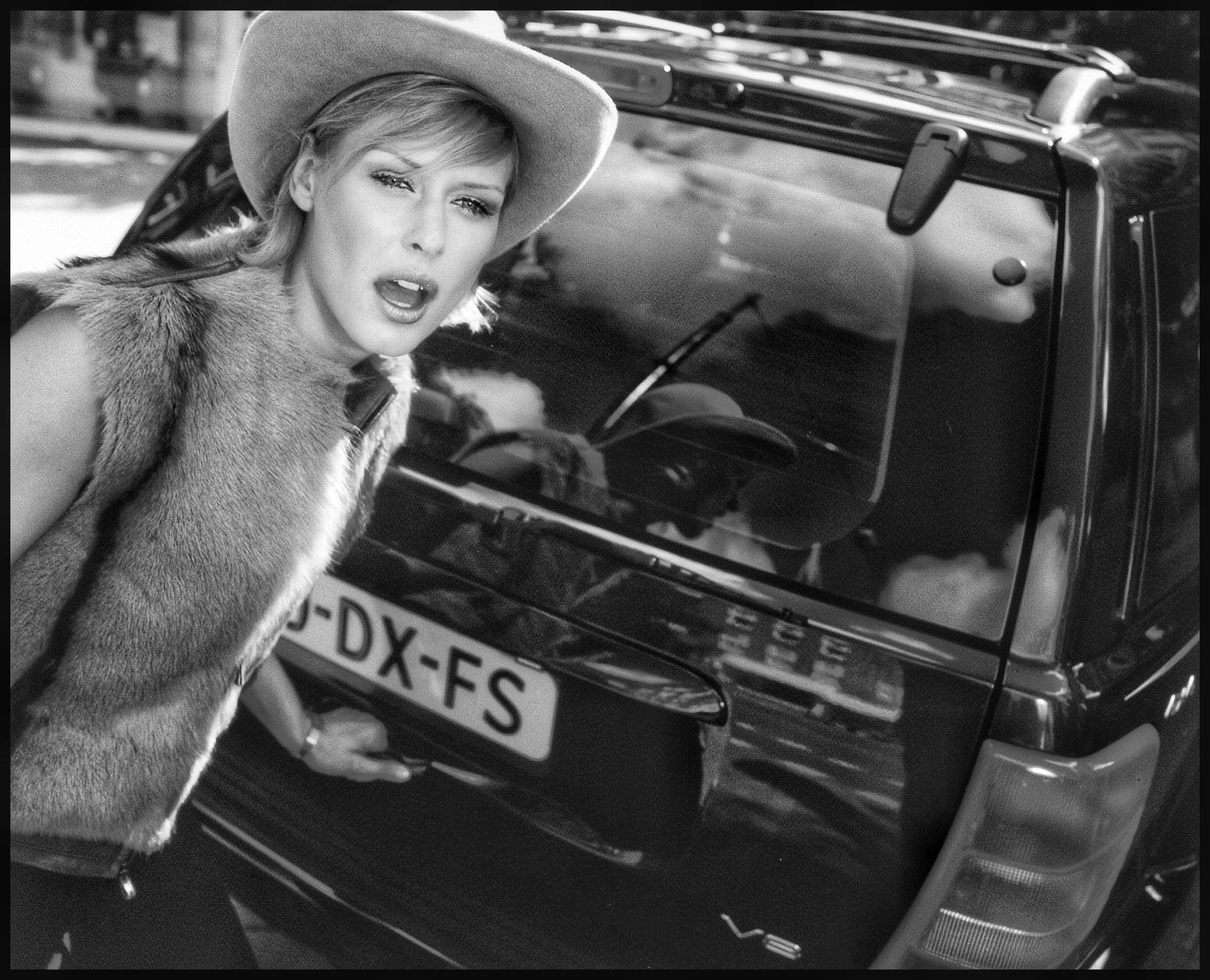 Wild American woman with hat car photography by Michael Klinkhamer