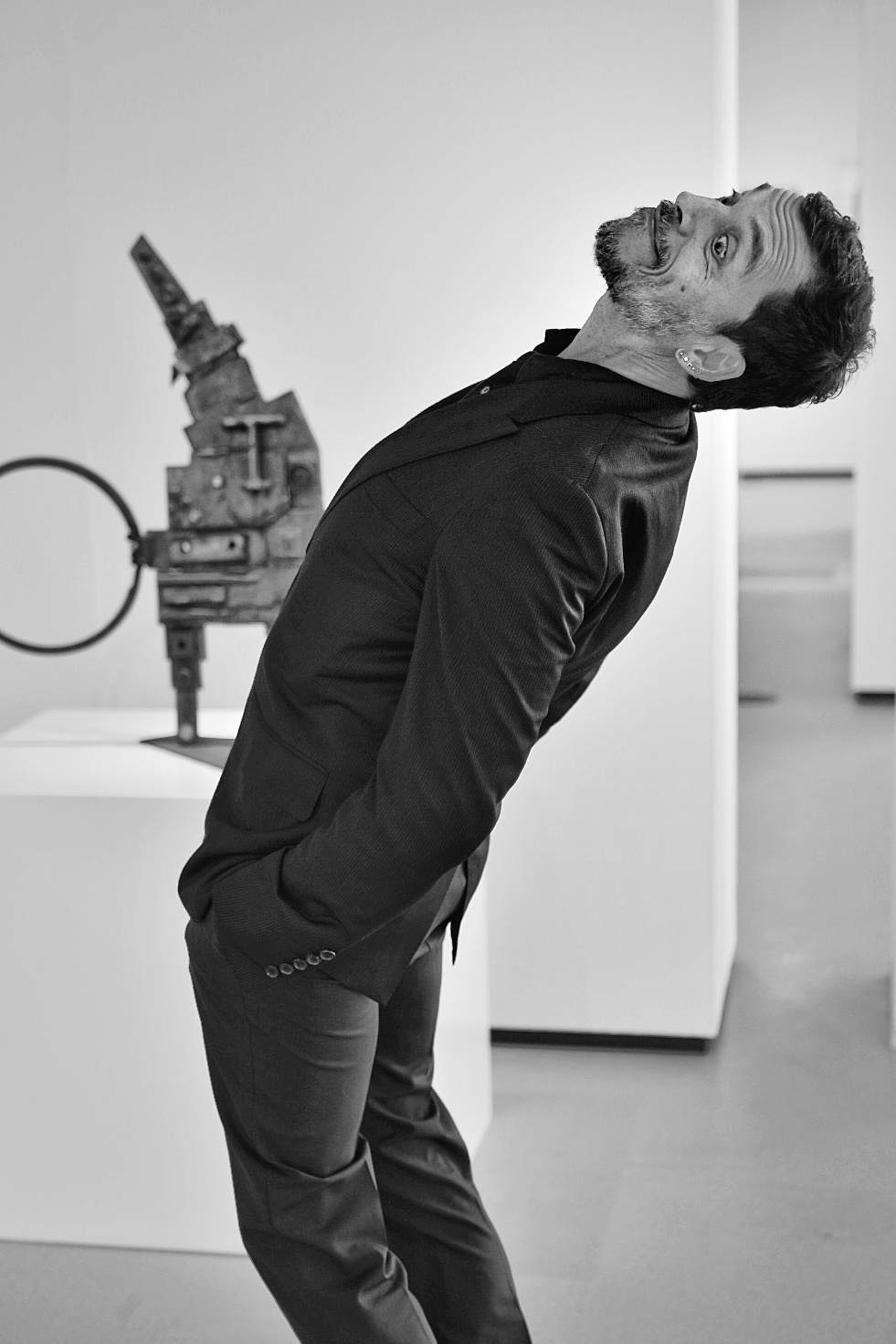 Narouz Moltzer happy artist boy with hoop cobra museum Amstelveen photo Michael Klinkhamer