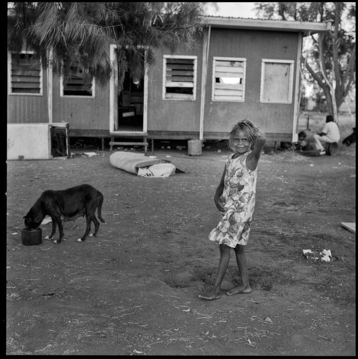 Australia_Aboriginal young girll outback_klinkhamerphoto