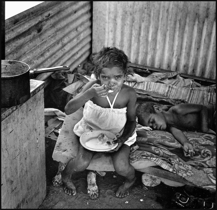 Australia_Child in humpy_klinkhamerphoto