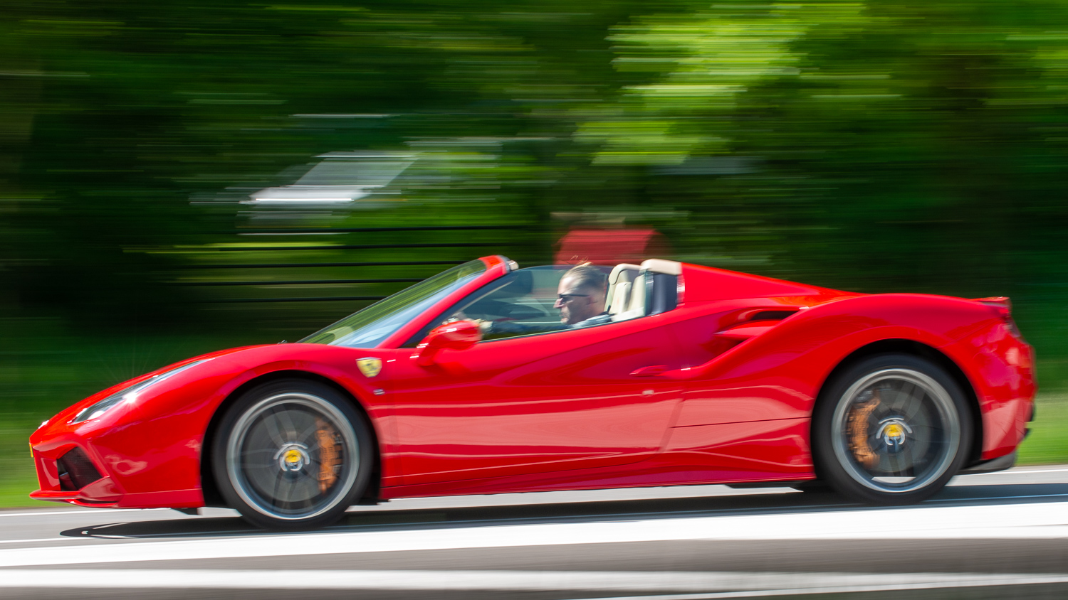 Ferrari 488 Spider, a Superb Visual Driving Experience.