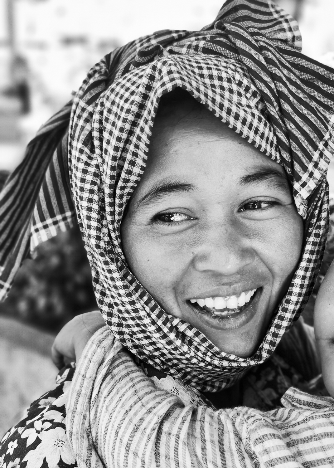 Cambodian woman wearing a traditional krama head scarf_Phnom Penh_klinkhamerphoto-04