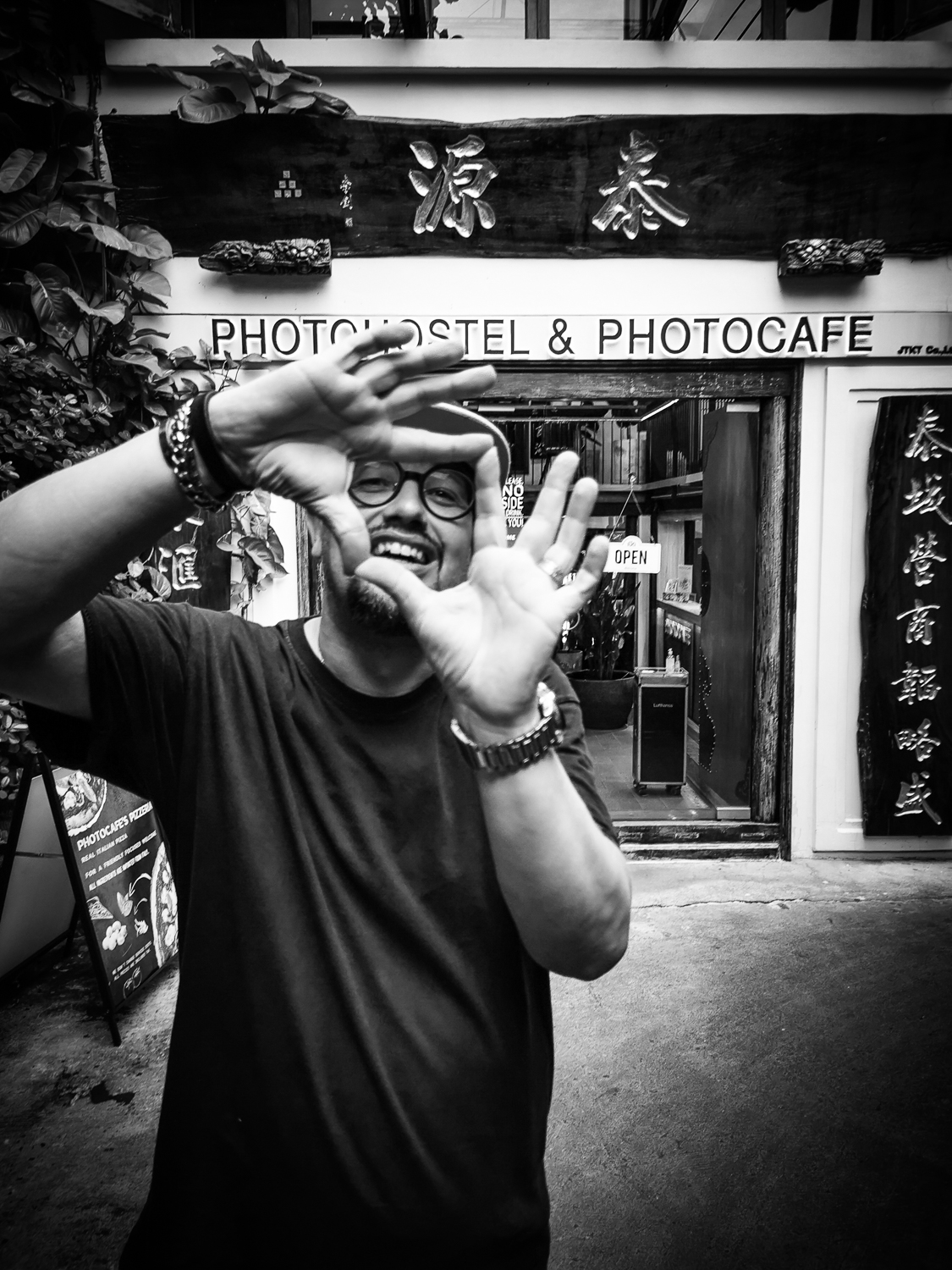 Photohostel & Photocafe in Bangkok Kars Tuinder