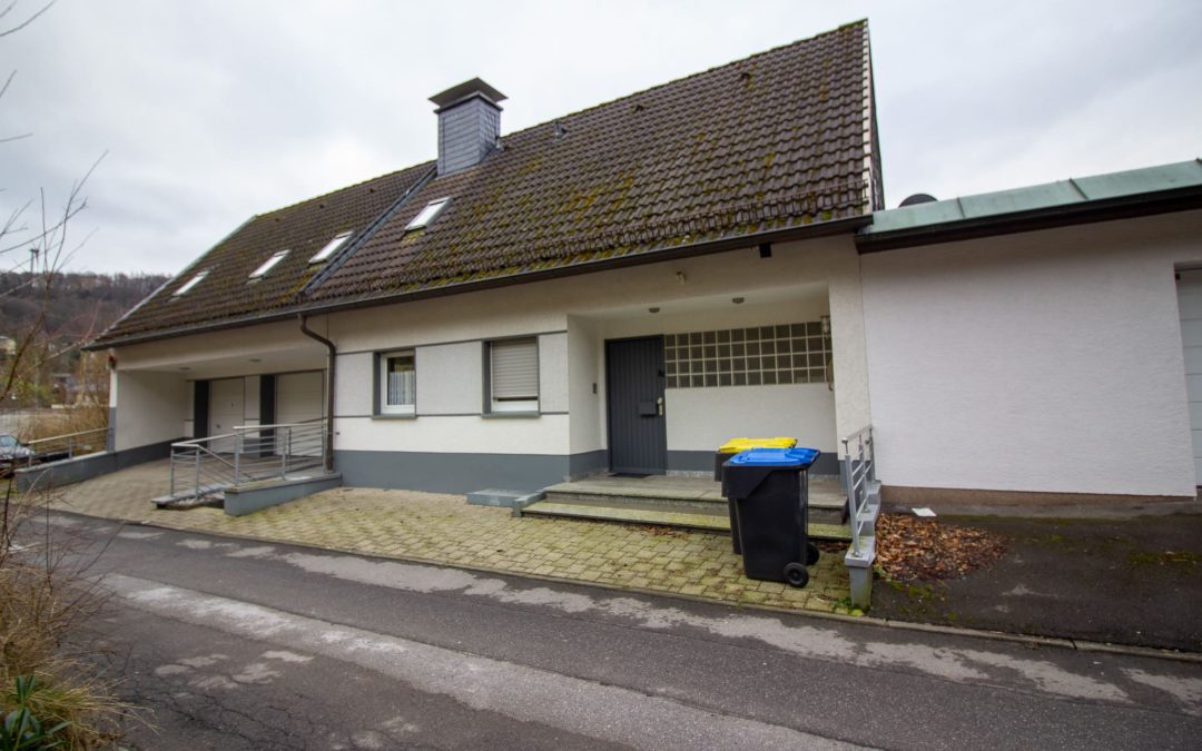 Ein Haus – Zwei Garagen – Drei Wohnungen… und das Alles in guter Lage von Altena-Dahle!!!