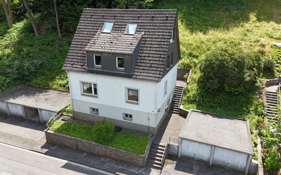 Zweifamilienhaus mit 6 Garagen in ruhiger Lage von Altena zu verkaufen!!!