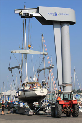 Troubled rille Sømil Optagning og søsætning af båd i Kolding Lystbådehavn