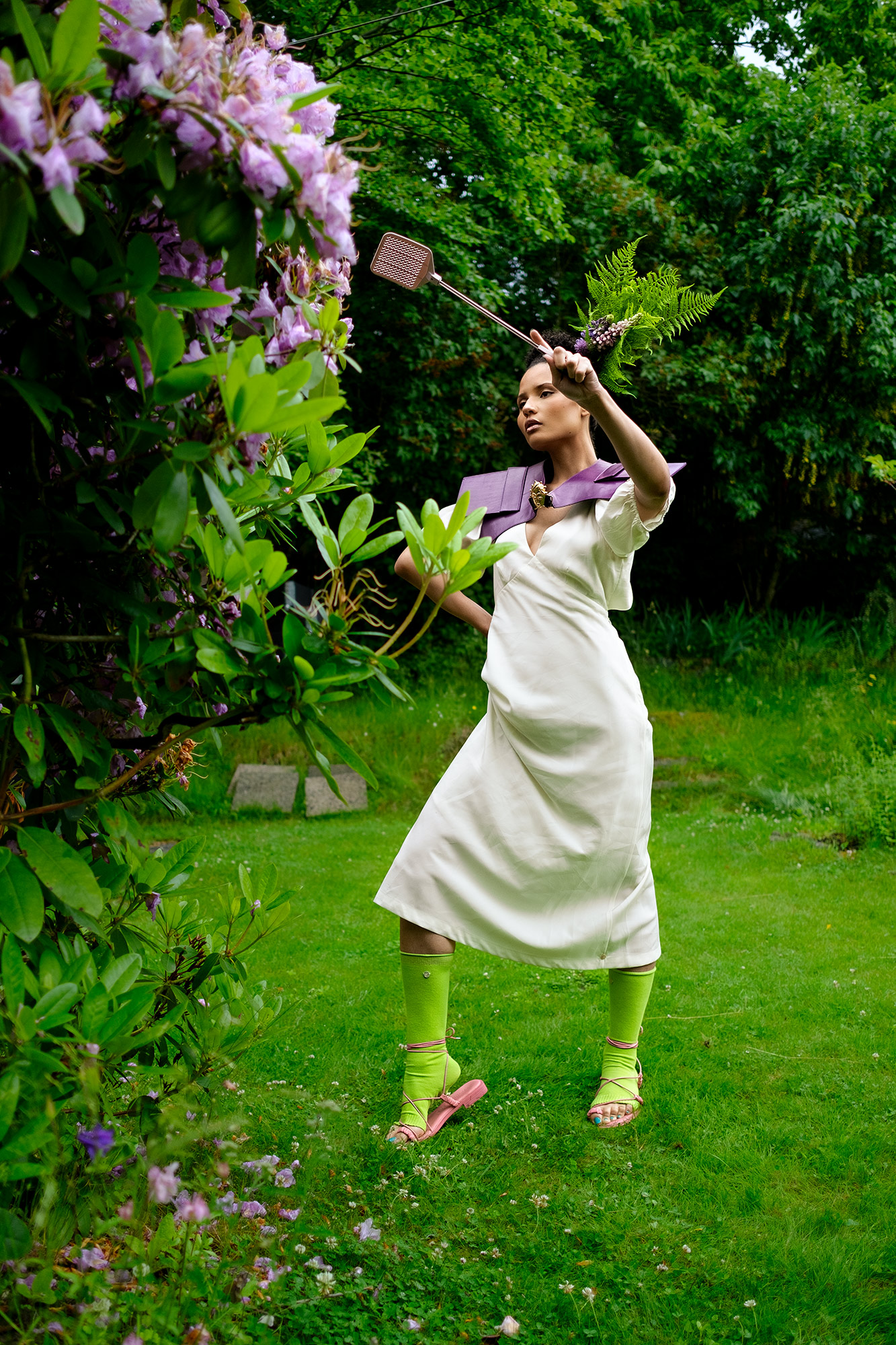 Krull magazine, garden, model with flowers in hair