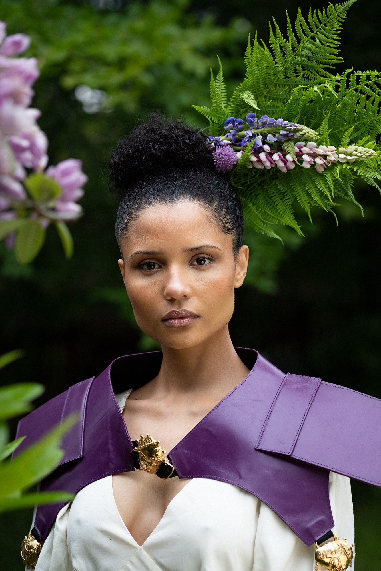 Gardening party, Krullmag, model with wildflowers in hair