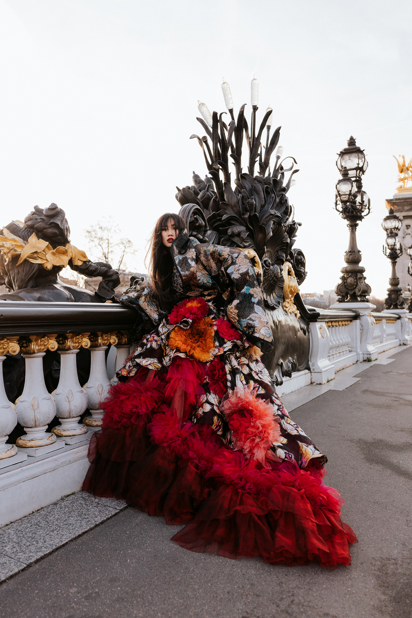 Krullmag. Designer Louise Xin in couture dress in Paris